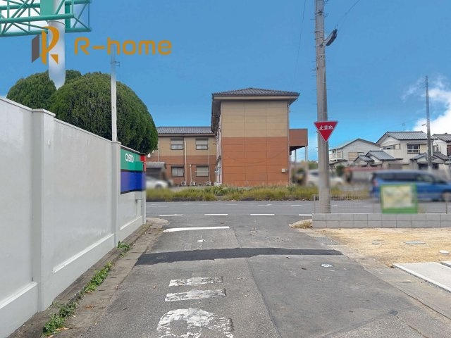 龍ケ崎市野原町4期　新築戸建て　3号棟の前面道路含む現地写真|『今から見たい！』大歓迎です♪
お気軽にＲ－ｈomeまでお問い合わせください。