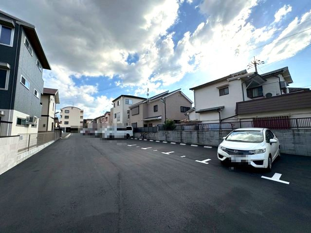 ピュアハイツⅡの駐車場