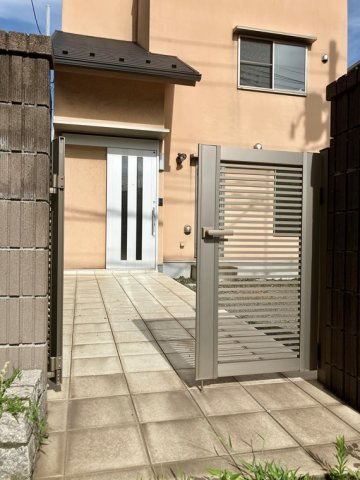 本牧元町戸建のエントランス