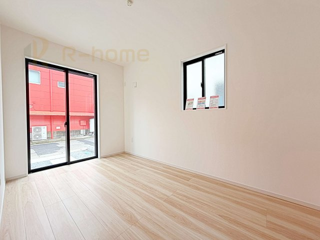 龍ケ崎市野原町4期　新築戸建て　4号棟の洋室|2面窓の風通しの良い洋室です♪差し込む暖かな陽当たりで、室内がくつろげる空間に早変わりです♪