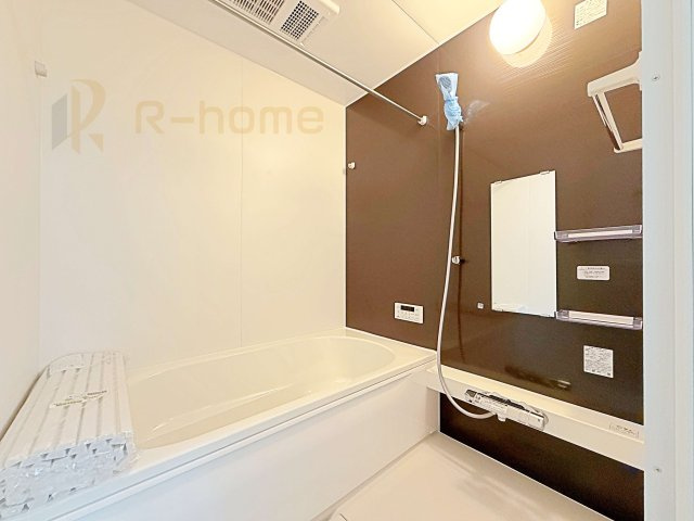 龍ケ崎市野原町4期　新築戸建て　4号棟の浴室|足を伸ばしてもゆったりできるバスルーム♪機能性も取り入れて使い易さも保証します♪