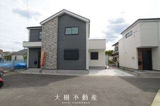 【前面道路含む現地写真】