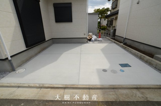 【駐車場】