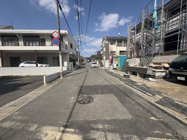 【その他】 | 福岡市南区寺塚1丁目1期　3号棟（全3棟）【仲介手数料無料・0円】 | 現地写真。前面道路です。