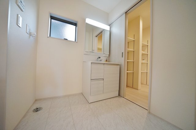 【横浜市瀬谷区南瀬谷1丁目25-25新築戸建て】★仲介手数料無料★（南瀬谷小学校・南瀬谷中学校）の独立洗面台