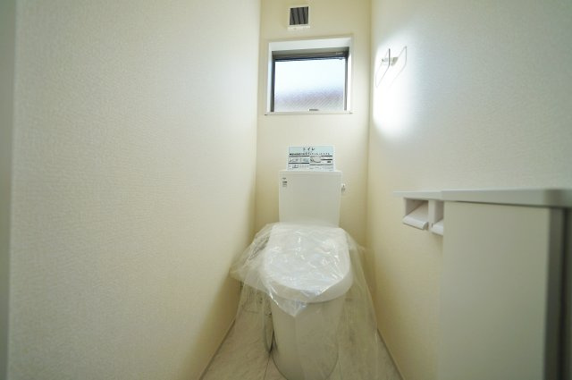 【横浜市瀬谷区南瀬谷1丁目25-25新築戸建て】★仲介手数料無料★（南瀬谷小学校・南瀬谷中学校）のトイレ