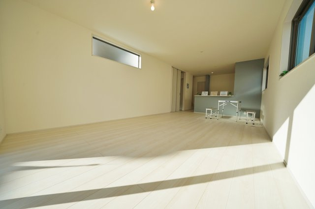 【横浜市瀬谷区南瀬谷1丁目25-25新築戸建て】★仲介手数料無料★（南瀬谷小学校・南瀬谷中学校）の居間・リビング