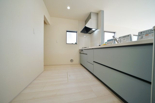 【横浜市瀬谷区南瀬谷1丁目25-25新築戸建て】★仲介手数料無料★（南瀬谷小学校・南瀬谷中学校）のキッチン