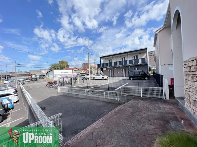 メゾンソレイユの駐車場