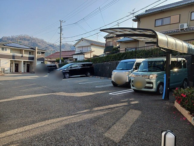 プラシードの駐車場