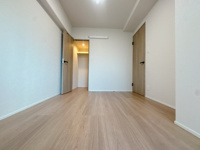 【洋室】 | エンゼルハイム大濠公園南☆仲介手数料無料☆ | たとえ。小さかろうとやっぱり窓のある・なしは大きく違うもの。あるんです。窓。差し込む光はちゃんと朝を教えてくれるみたいです。