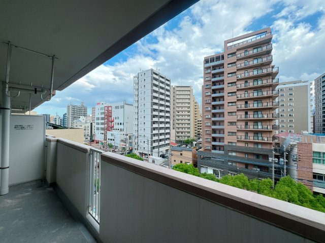 【展望】 | エンゼルハイム大濠公園南☆仲介手数料無料☆ | なかなかいい眺めですね。目の前に高いビルは嫌だけど、あれくらい離れて見えるビルやマンションは、構造を美しく思うし、夜はまた別の良さを見せてくれます♪