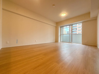 【居間・リビング】 | エンゼルハイム大濠公園南☆仲介手数料無料☆ | ゆっくりくつろげるLDKは大きな窓からたっぷりの日差しが取り込める心地の良い空間。日中は明かりが無くても過ごせます。