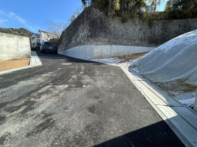 【前面道路含む現地写真】