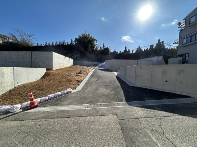 【前面道路含む現地写真】