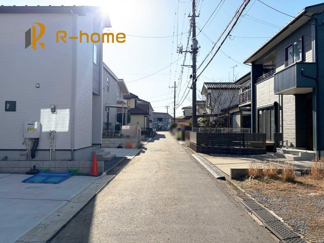 守谷市松ケ丘5期　新築戸建て　1号棟の前面道路含む現地写真|堂々！建物完成♪実際のお部屋をご見学可能です♪
ご見学が一番の資料！お気軽にお問い合わせ下さい♪
