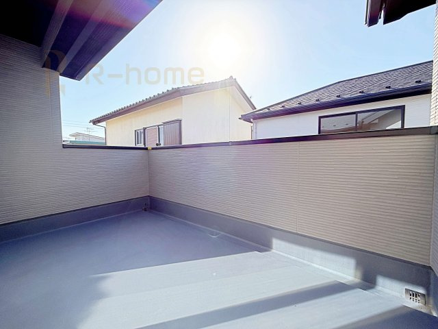 守谷市松ケ丘5期　新築戸建て　1号棟のバルコニー|奥行きのあるバルコニーは、お子様をプールで遊ばせたり、カフェテラス風にしたり多目的に利用できます♪
