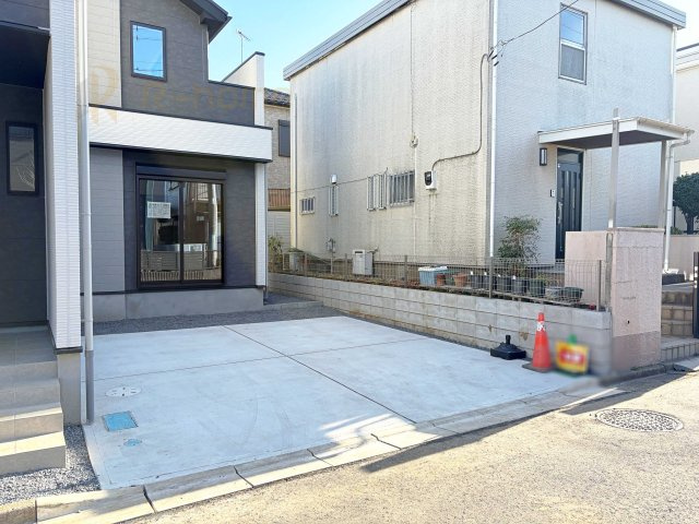守谷市松ケ丘5期　新築戸建て　2号棟の駐車場|カースペースは2台お停めいただけます♪