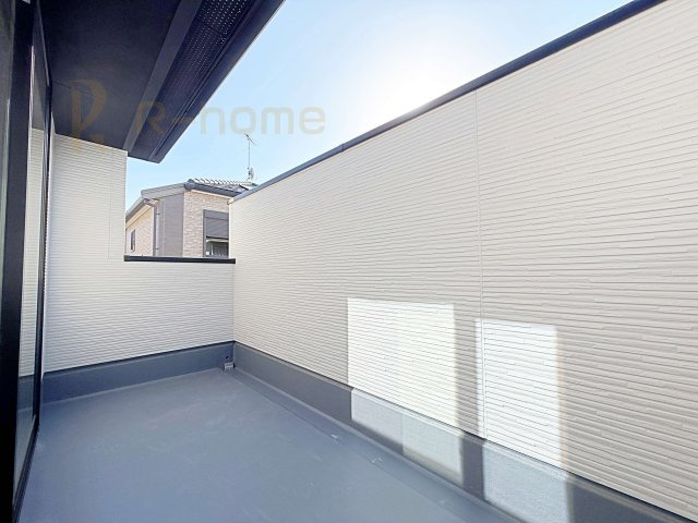 守谷市松ケ丘5期　新築戸建て　2号棟のバルコニー|お布団やラグなどの大きな物も干しやすい広々としたバルコニー！