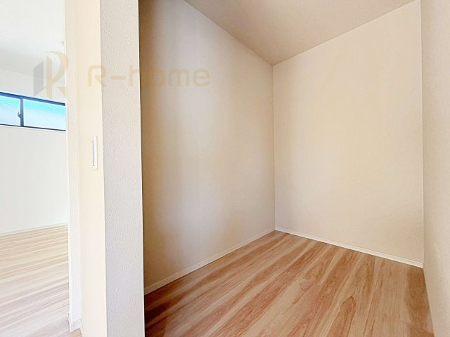 守谷市松ケ丘5期　新築戸建て　2号棟の収納|人気のウォークインクローゼット！アウター類はもちろん、季節ものや寝具も収納できます！