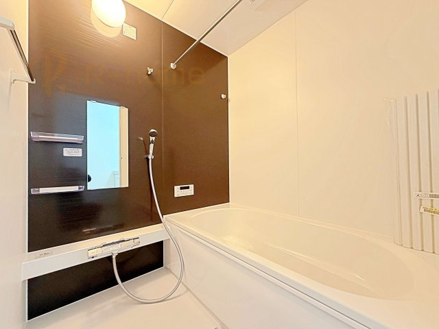 守谷市松ケ丘5期　新築戸建て　2号棟の浴室|足を伸ばしてもゆったりできるバスルーム♪機能性も取り入れて使い易さも保証します♪