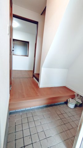 東大阪市若江南町2丁目　中古戸建の玄関