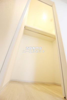 【設備】 | ビエラコート岸部中 | リビング側のクローゼット