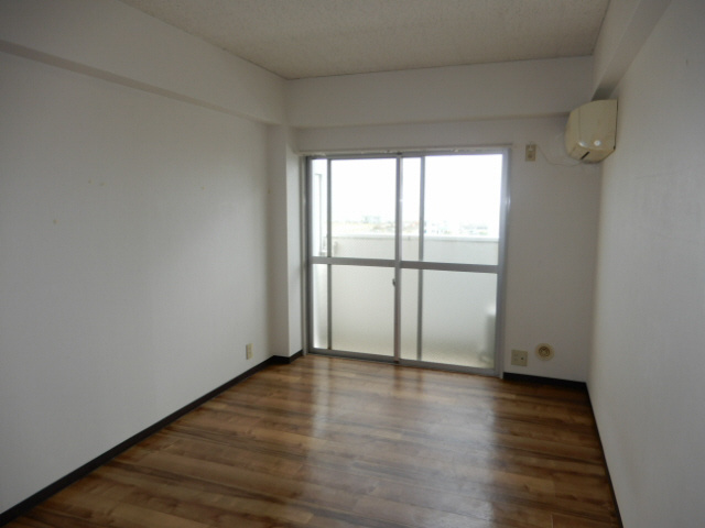 神戸市垂水区平磯４丁目の賃貸マンションの居間・リビング