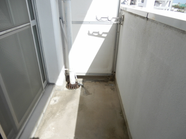 神戸市垂水区平磯４丁目の賃貸マンションのバルコニー