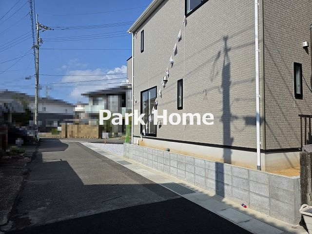 高知市薊野西町1丁目 第１-1号棟 新築戸建ての前面道路含む現地写真