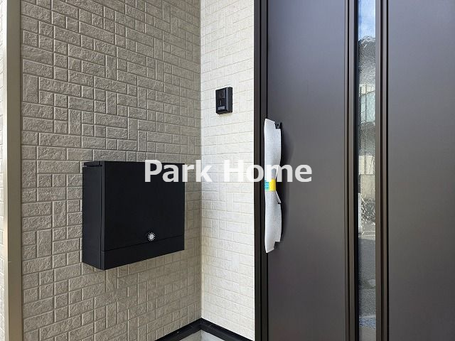 高知市薊野西町1丁目 第１-1号棟 新築戸建ての玄関