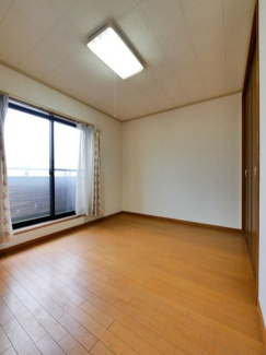【洋室】 | 甲府市宮原町 Ｈ13年築中古戸建 綺麗な室内　日当良好 | 2階6帖西側洋室