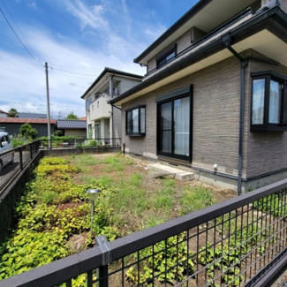 【庭】 | 甲府市宮原町 Ｈ13年築中古戸建 リニア山梨県駅徒歩15分 | 広々とした南面庭あり