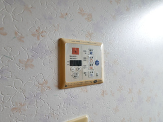 【防犯設備】 | 甲府市宮原町 Ｈ13年築中古戸建 綺麗な室内　日当良好 | 浴室換気乾燥機