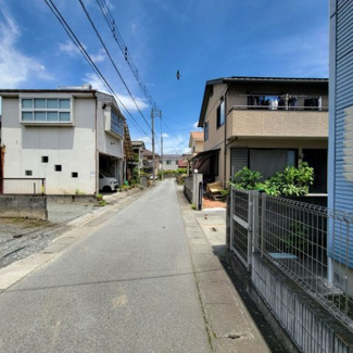 【前面道路含む現地写真】 | 甲府市宮原町 Ｈ13年築中古戸建 綺麗な室内　日当良好 | 前面道路