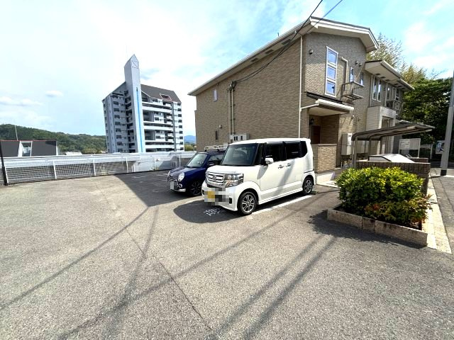 エアリーヒル原町の駐車場