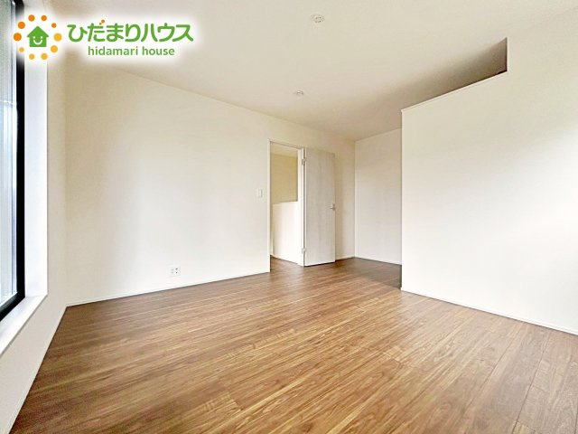 【寝室】 | 笠間市笠間第10　新築戸建　4号棟 | バルコニーに面していて、たっぷり光りの入る明るい主寝室です！