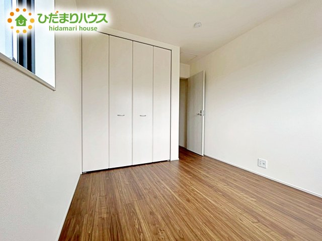 【洋室】 | 笠間市笠間第10　新築戸建　4号棟 | お日様の光とさわやかな風をたっぷりとりこめます。室内はいつも明るい印象なので気持ちの良い朝を迎えられます。毎日の生活も明るくなりそうです。　　