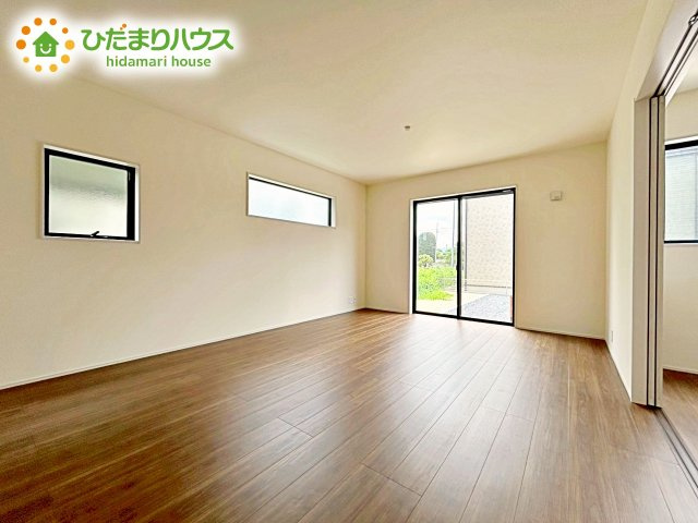 【居間・リビング】 | 笠間市笠間第10　新築戸建　4号棟 | 開放感あるLDKを確保！家族が集まるリビングはゆったり過ごしリフレッシュする場として居心地の良い空間にしたいですね。
