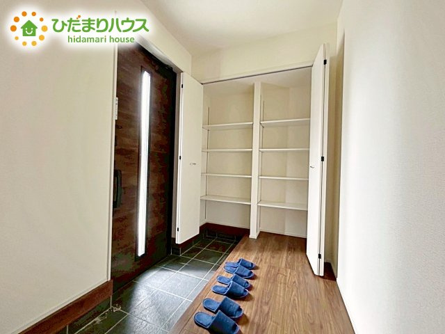 【玄関】 | 笠間市笠間第10　新築戸建　4号棟 | 玄関は常にすっきり片付いているのが理想！
大容量シューズボックスがあれば、捨てたくないものを捨てたりする必要もありません♪