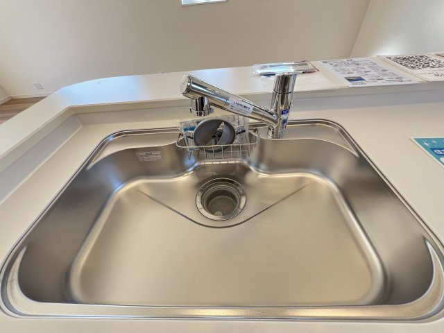 碧南市日進町（新築一戸建）のキッチン|浄水一体型水道