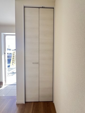 碧南市日進町（新築一戸建）の収納|玄関ホール収納