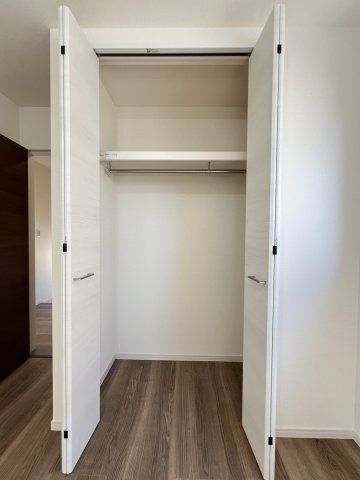 碧南市日進町（新築一戸建）の収納|南側5.25帖洋室クローゼット