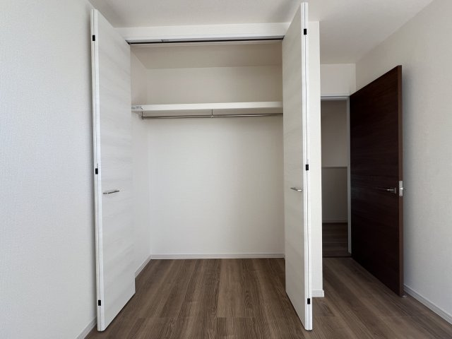 碧南市日進町（新築一戸建）の収納|南側5.25帖左洋室クローゼット