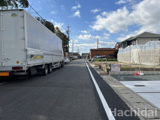 碧南市日進町（新築一戸建）の前面道路含む現地写真