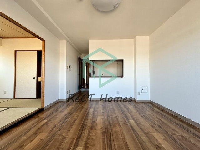 コム・ロワイヤル姫路幸町の居間・リビング