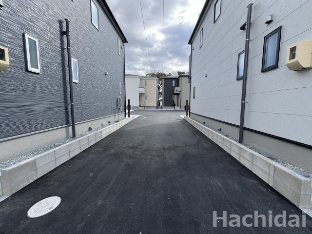 碧南市日進町（新築一戸建）の前面道路含む現地写真