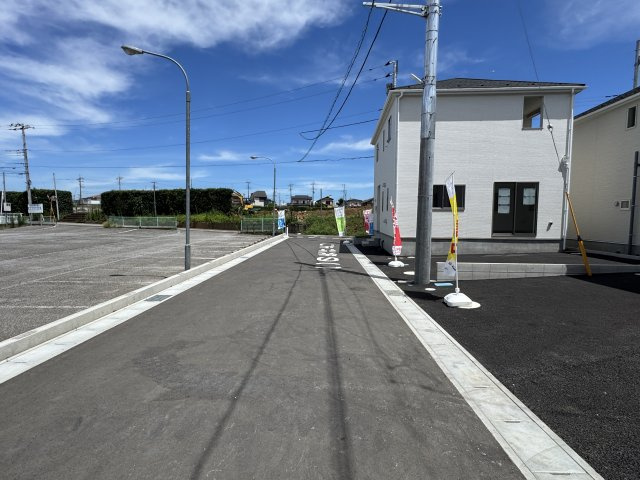 柏市高田新築戸建（高田第７）の前面道路含む現地写真|北側前面道路・幅員約5ｍ