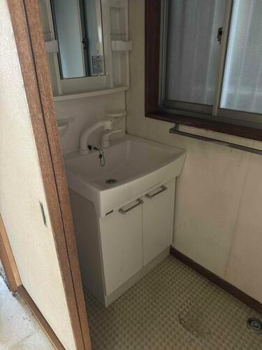 本町　中古一戸建ての独立洗面台|■物件内覧・資金計画相談・住宅ローン相談、リフォーム相談、お問合せ受付中■
※当日・翌日のご内覧、ご相談はお電話でのお問合せがスムーズです！