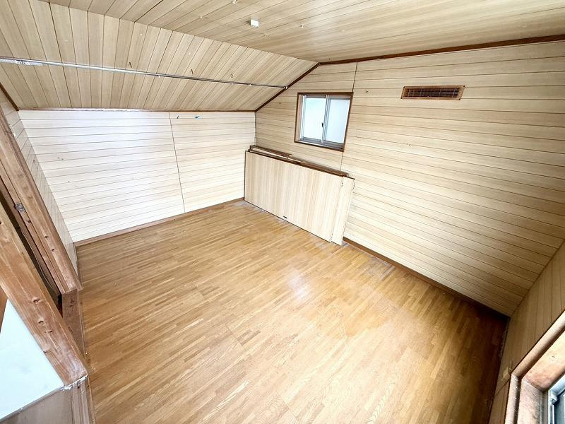 本町　中古一戸建ての子供部屋|洋室8.0帖　3階のお部屋
■物件内覧・資金計画相談・住宅ローン相談、リフォーム相談、お問合せ受付中■
※当日・翌日のご内覧、ご相談はお電話でのお問合せがスムーズです！